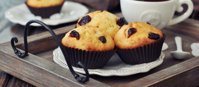 Cran­bran Muffins